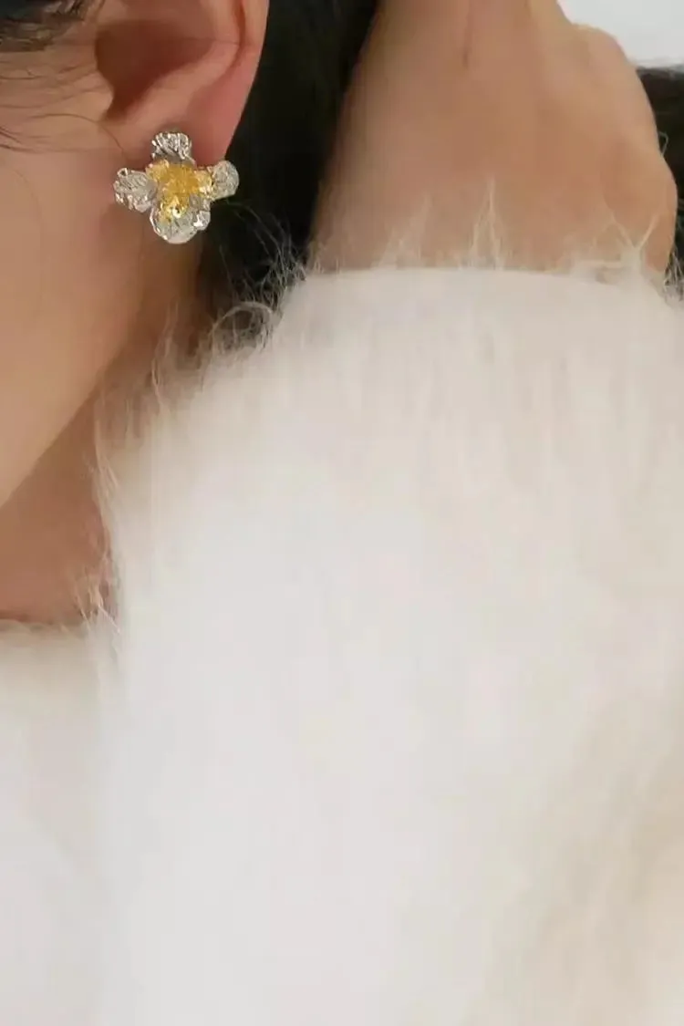 18K White Gold Textured Flower Stud Earrings