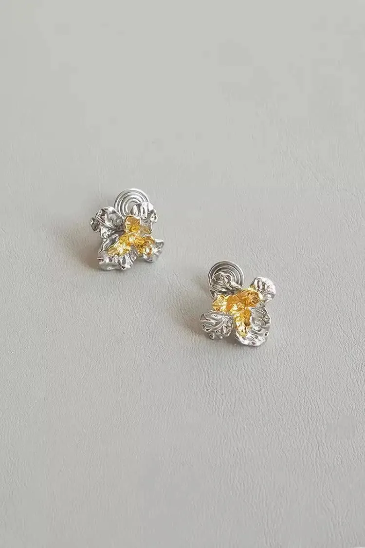 18K White Gold Textured Flower Stud Earrings